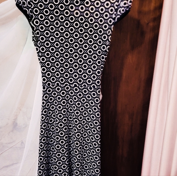 Le Chateau Bodycon Dress- Medium - Picture 4 of 4